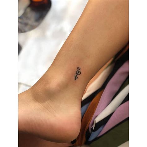 hakuna matata tattoo symbol|Hakuna Matata Tattoo Ideas Celebrating a Life。